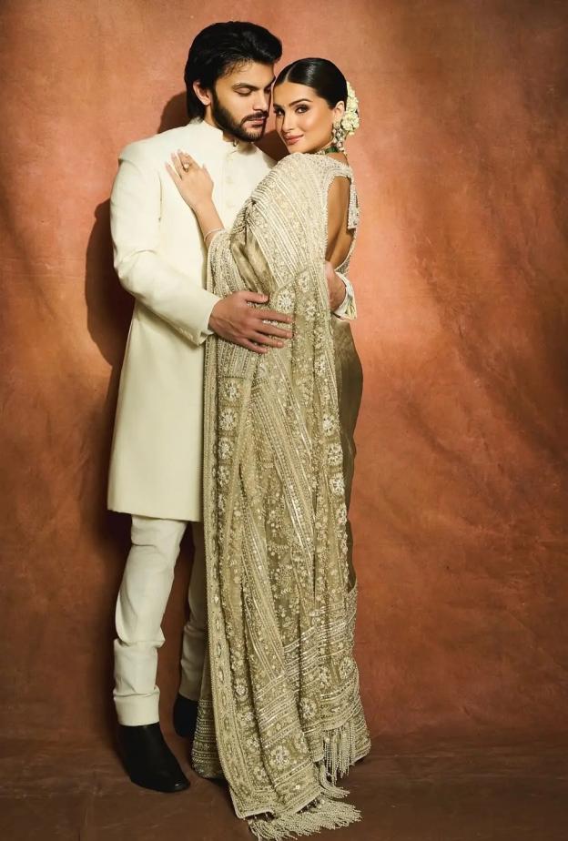 تارا سوتاريا Tara Sutaria وفير باهاريا Veer Pahariya