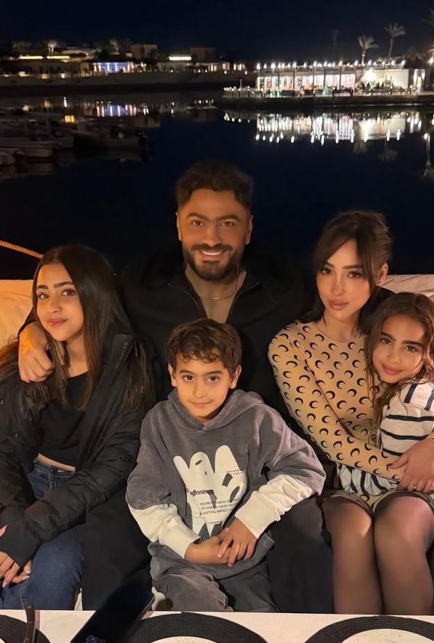 تامر حسني وبسمة بوسيل مع أطفالهما 2026