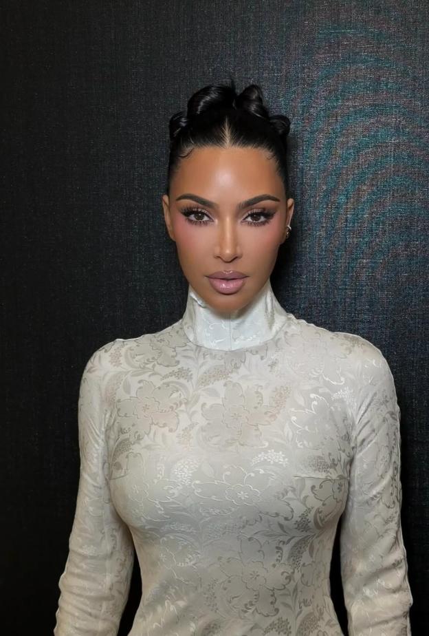 تحاول كيم كاردشيان التكيف مع مرض الصدفية