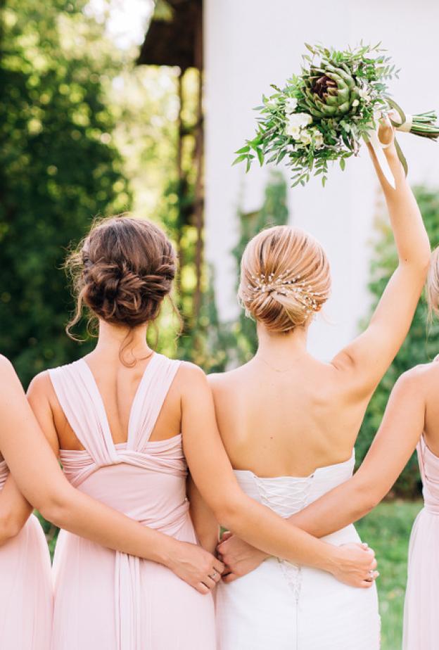 تصوير اللحظات العفوية من أدورا صديقات العروس