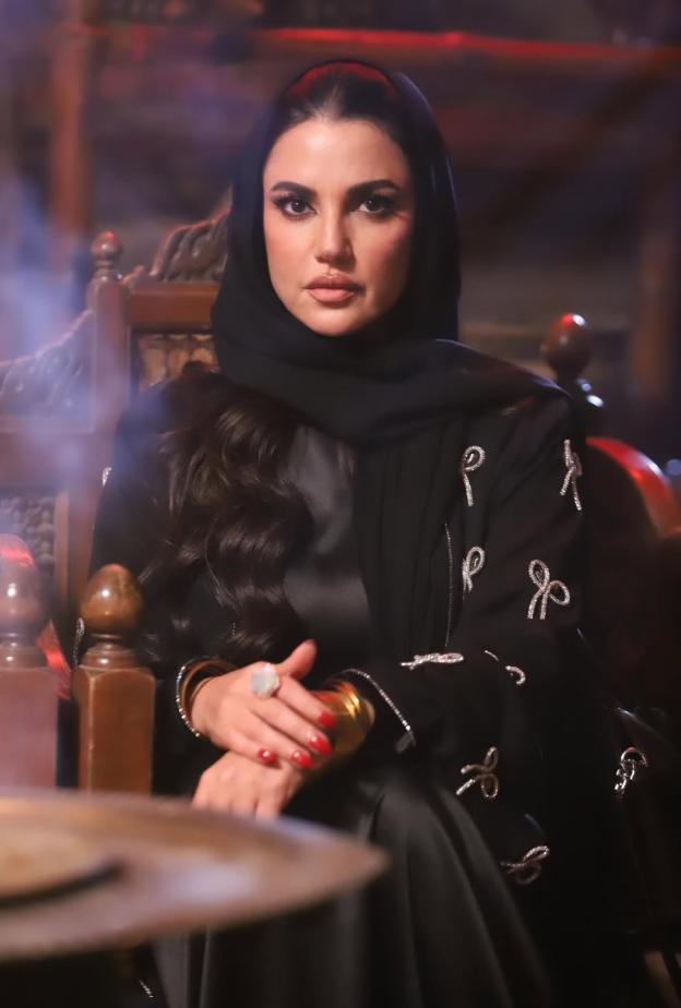 تلعب درة دور المرأة الشعبية في علي كلاي