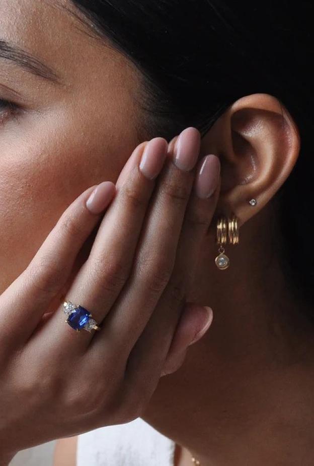 خاتم Simone Sapphire and Old Mine Cut Diamond من Ashley Zhang Jewelry