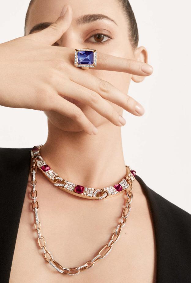 دليل الأحجار الكريمة معانيها، ألوانها، وقيمتها