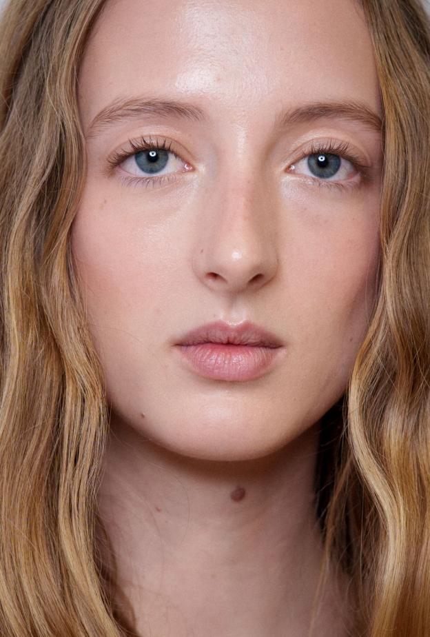 الأحماض الطبيعية: AHA/BHA خطوات فاخرة لتجديد البشرة كل أسبوع