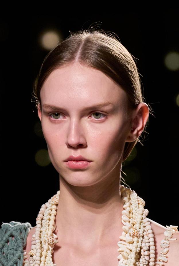 مكون طبيعي غني بخصائصه الفريدة لعلاج مشاكل البشرة الدهنية.. إليكِ وصفاته الآمنة