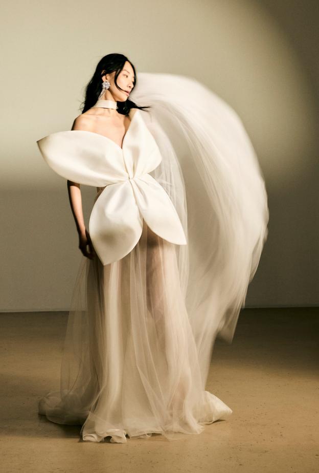 غرابة فستان زفاف  Kaviar Gauche