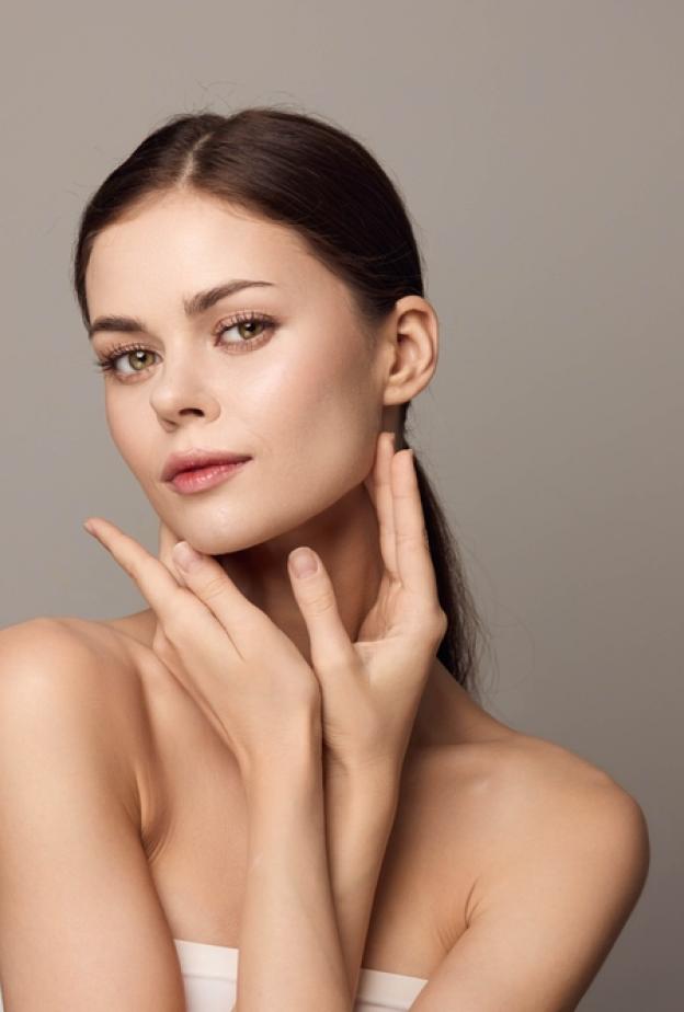 لبدء خطة ذكية مع بداية العام من الأفضل التركيز على الإجراءات التي تعزز إنتاج الكولاجين وترطب البشرة من الداخل