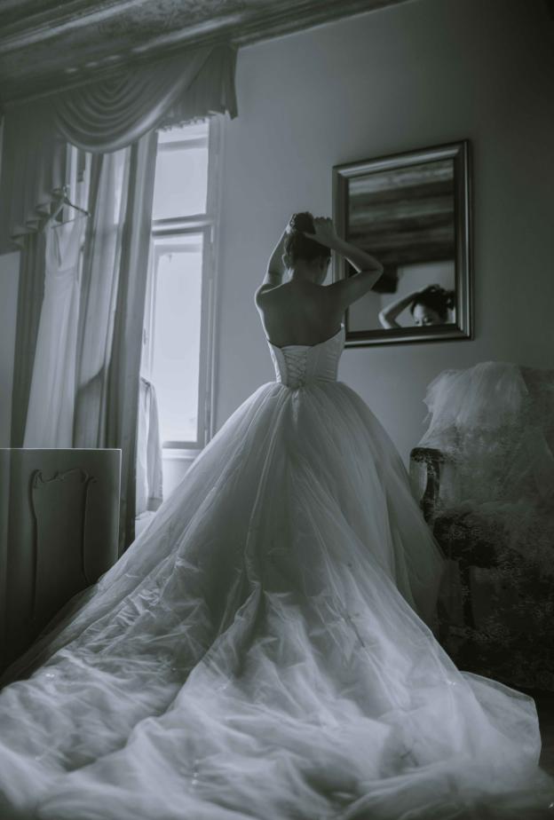 مرحلة تجهيز فستان الزفاف