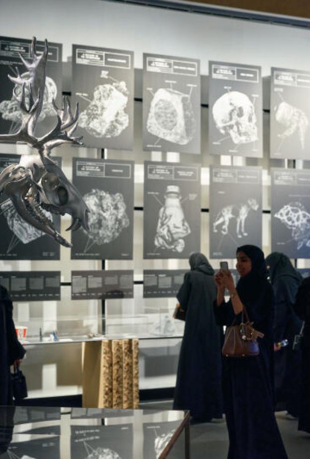 مركز الدرعية لفنون المستقبل يفتتح معرض من الأرض