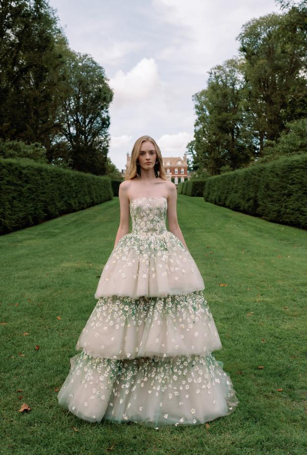 من عروض فساتين زفاف ساريه نوري لخريف 2026