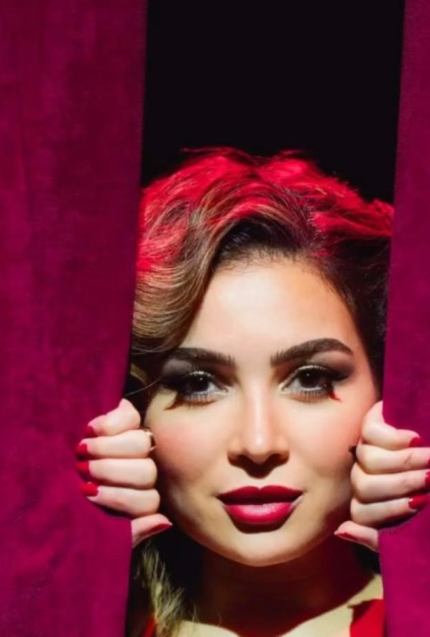 النجمة مي عز الدين