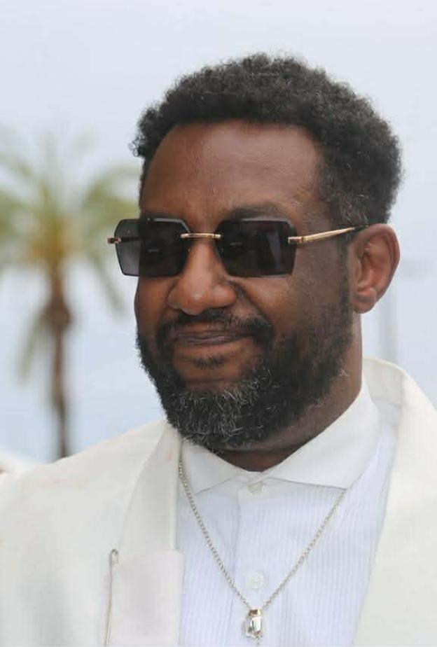 "كرت أزرق" فيلم سوداني مصري إلى برلين ..مغامرة جديدة لأمجد أبوالعلاء ومحمد العمدة 