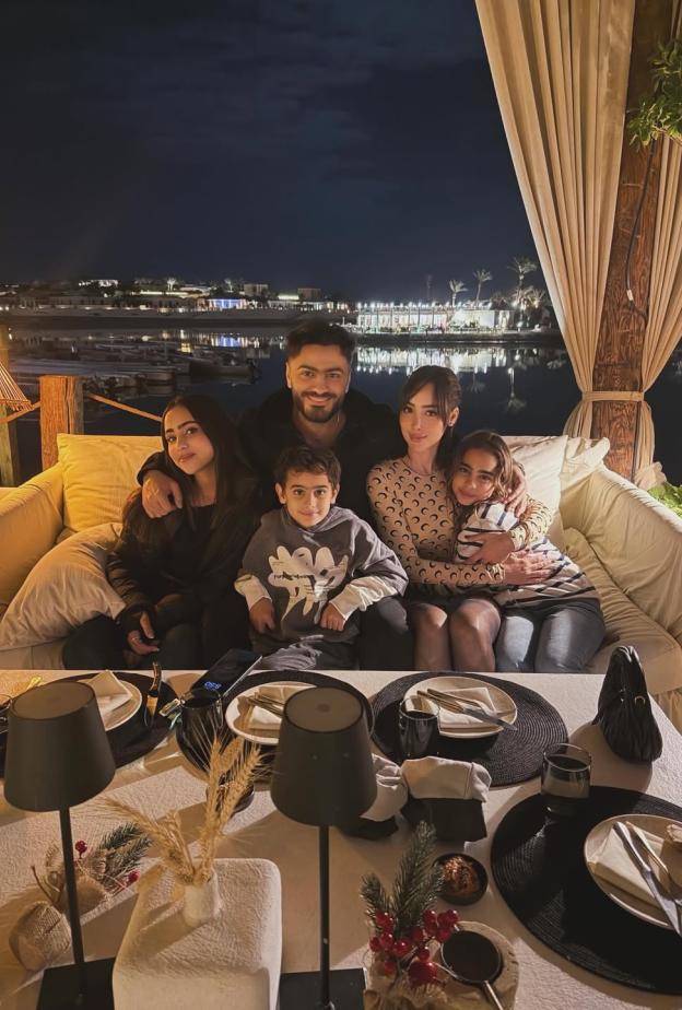 وحدة عائلة تامر حسني وبسمة بوسيل في كل الأزمات