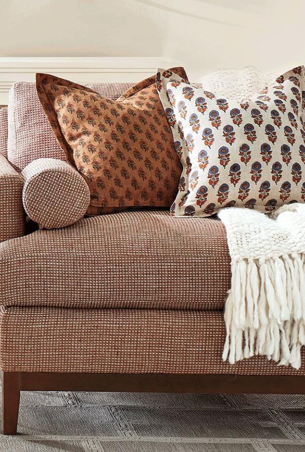 يبرز قماش التويد كأحد أبرز صيحات شتاء 2026