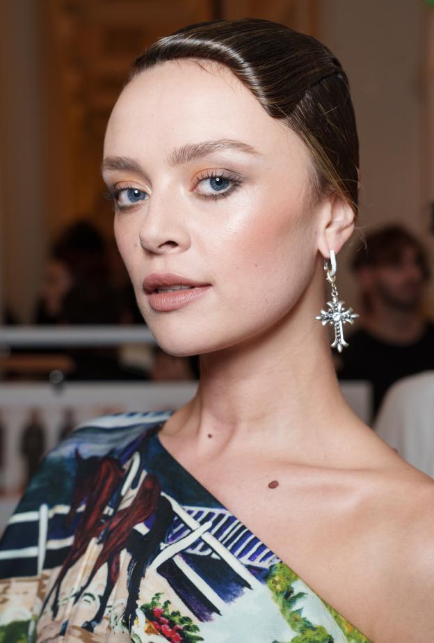 ألوان البلاشر البرونزي اللماع في عرض Paul Costelloe