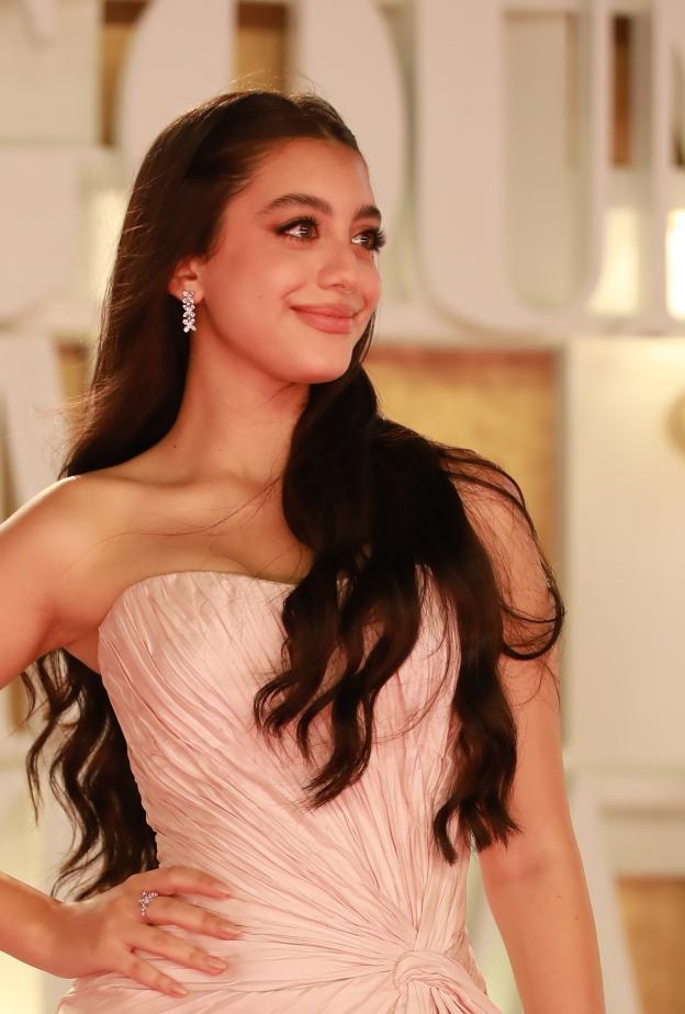  تتميز ياسمينا العبد بشعر طويل وصحي