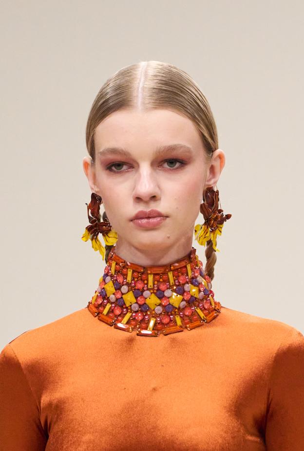  تسريحات الشعر المرفوع والمبلل من دار Michael Cinco