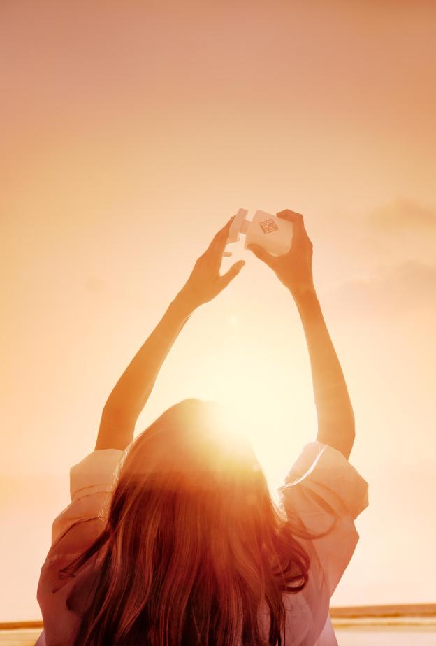 تقدم علامة العطور الفرنسية الفاخرة INITIO Parfums Privés العطر المميزLIFT ME UP المستوحى من الإشراقة الأخاذة لأشعة الشمس الذهبية.