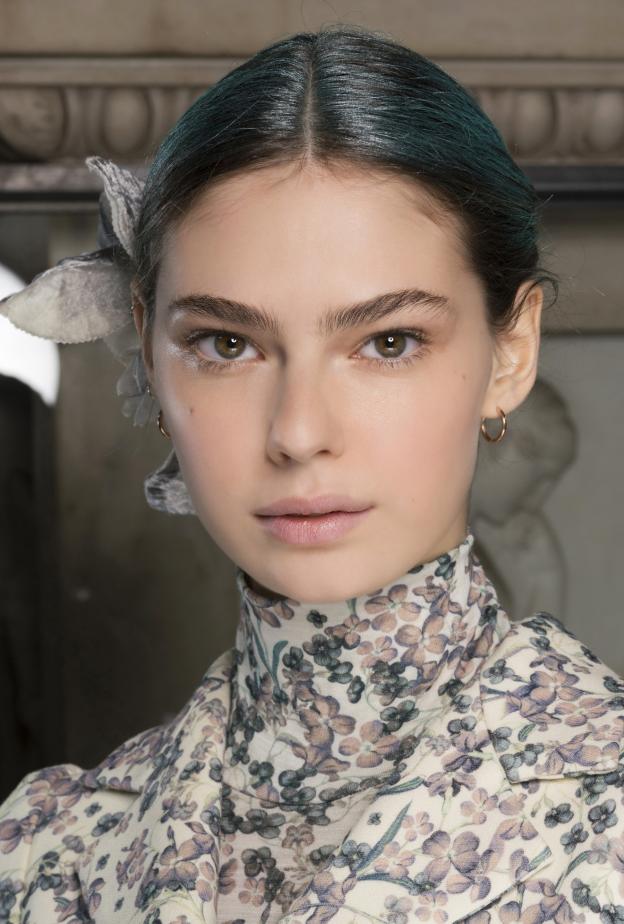 مكياج الجامعة