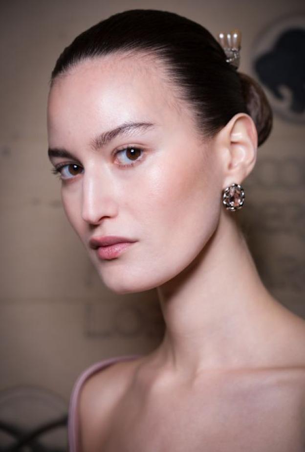 المكون السحري لتوحيد لون البشرة وتقليل الخطوط الدقيقة