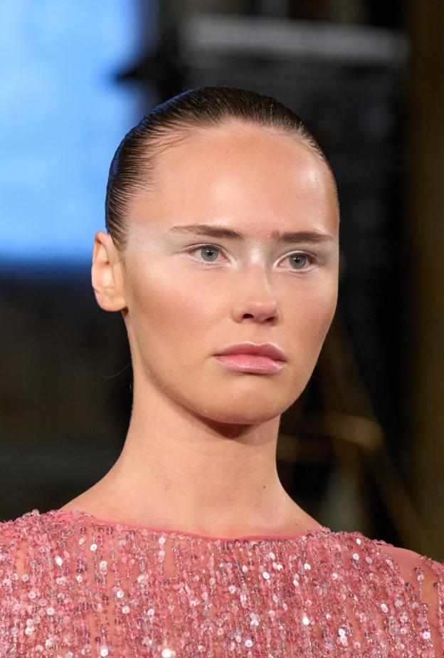 هل فعلاً الـface taping  يقلل التجاعيد؟ خبراء الجلد يجيبون