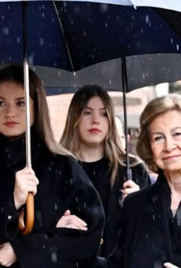 العائلة الملكية الإسبانية تودع الأميرة إيرين