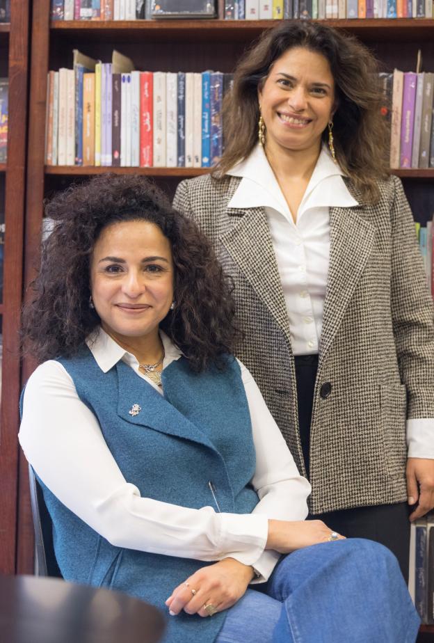 نادية وهند واصف مؤسستا مكتبة ديوان