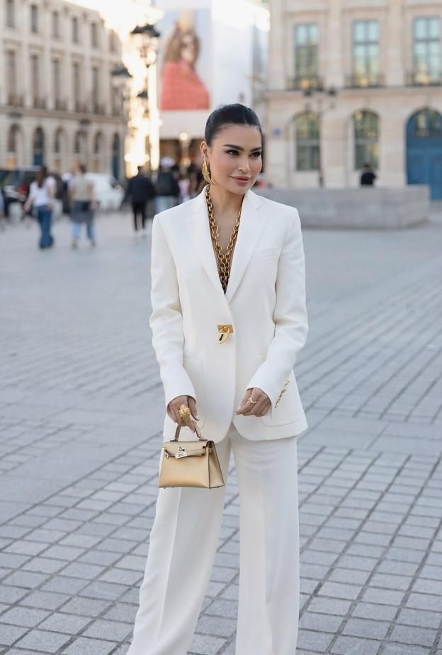 كيف تنسق مريم الأبيض البدلة النسائية؟ إطلالات عصرية بالصور