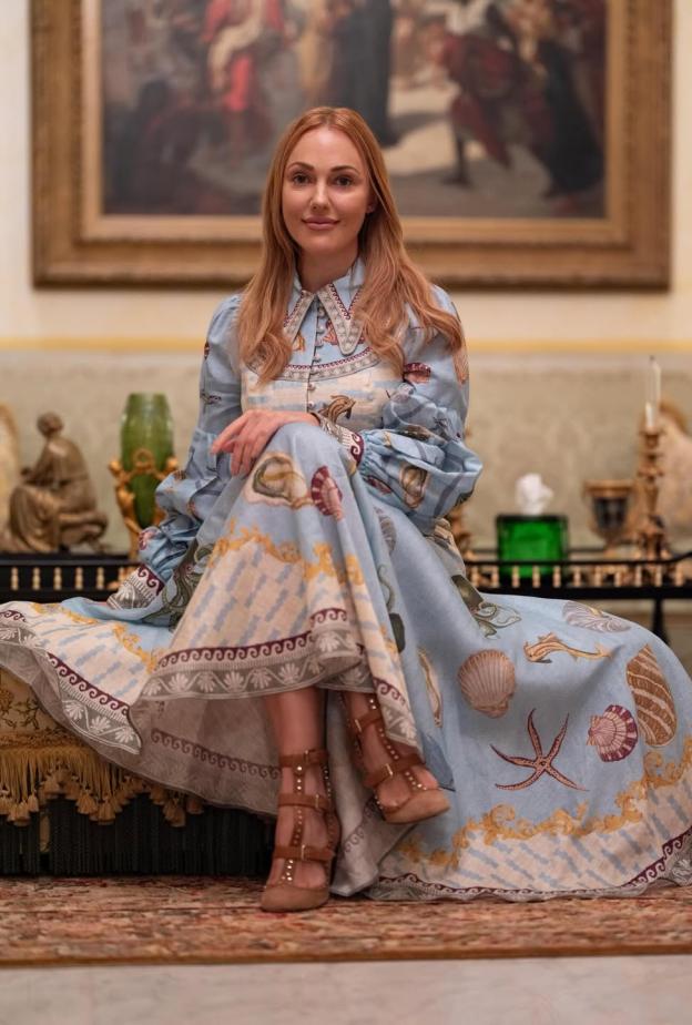 مريم أوزرلي تفتتح حضورها في قطر بإطلالة شرقية ناعمة