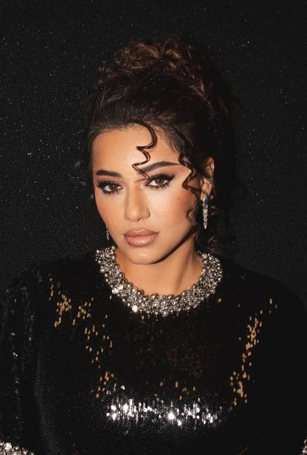 مكياج وتسريحات شعر رحمة رياض في ختام برنامج "ذا فويس" 