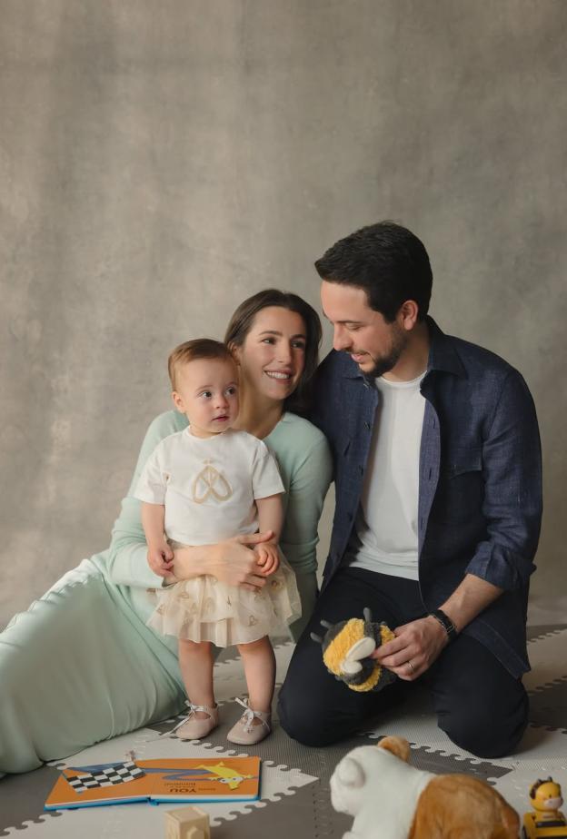 هكذا استلهمت الأميرة إيمان إطلالتها من "ديور" وأيقونة الموضة غريس كيلي