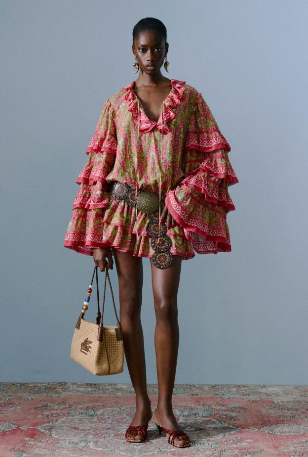 إطلالة من Etro