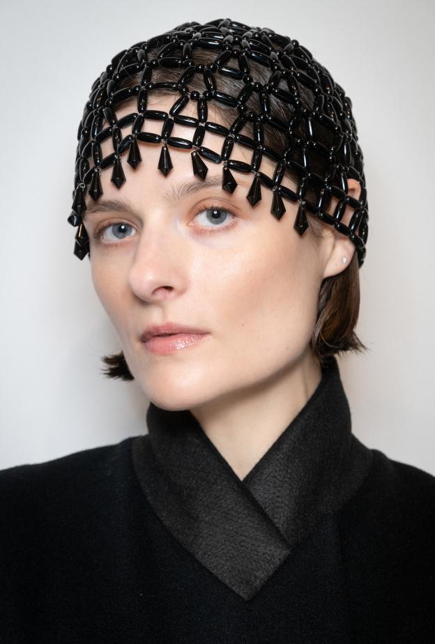 أكسسوارات شعر جريئة ومبتكرة تبعد عنك ملل الشتاء