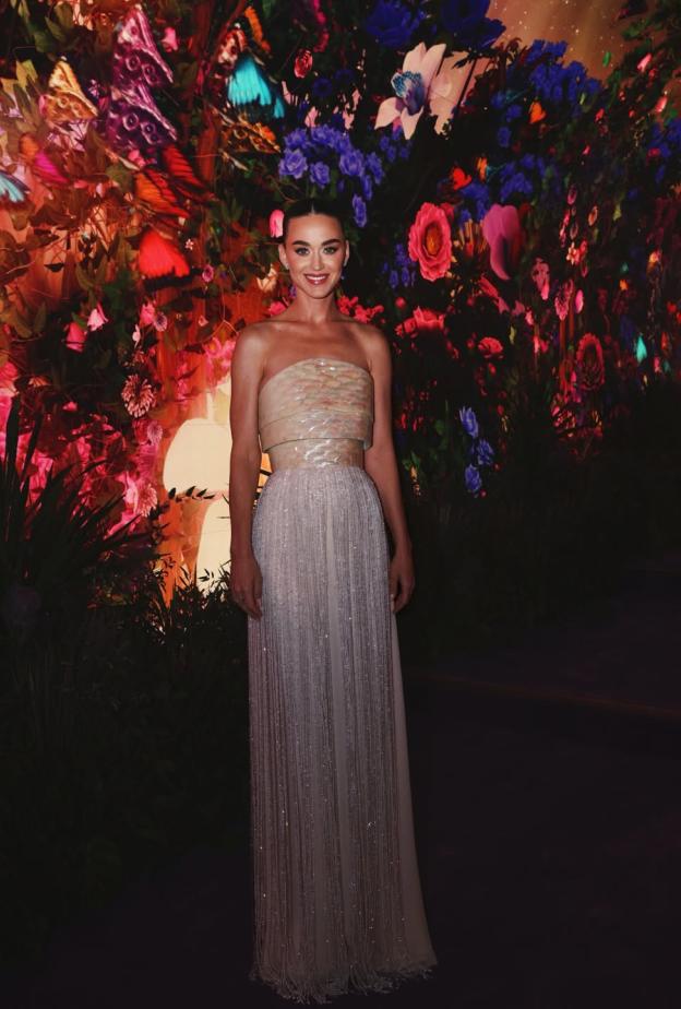 Katy Perry باطلالة من وعد العقيلي تصوير راني فواز