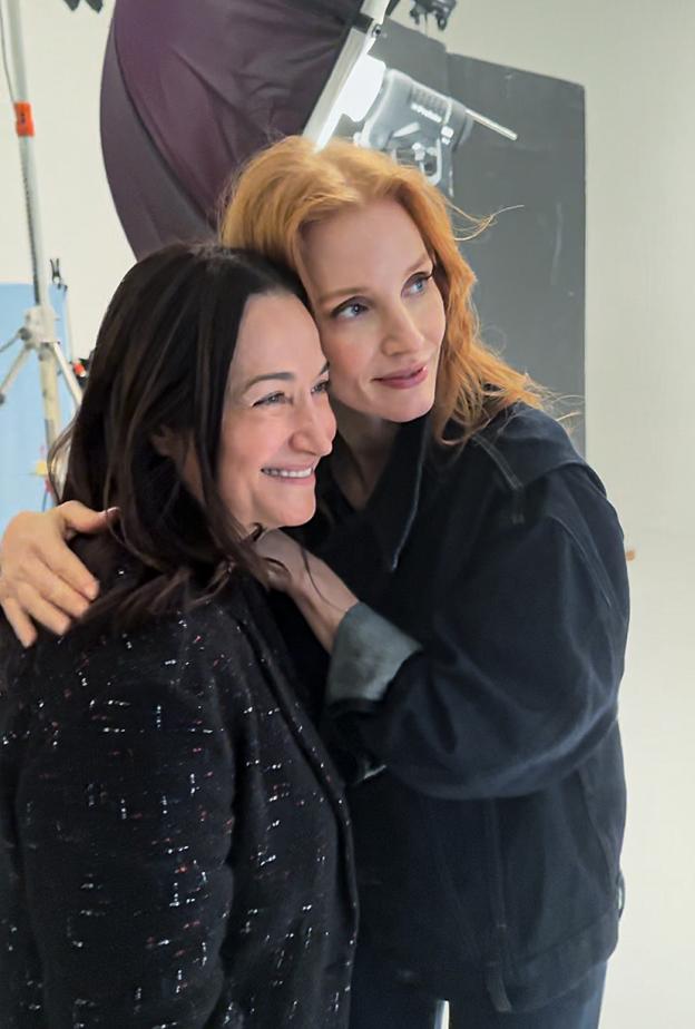 رئيسة التحرير مي بدر مع النجمة جيسيكا شاستين