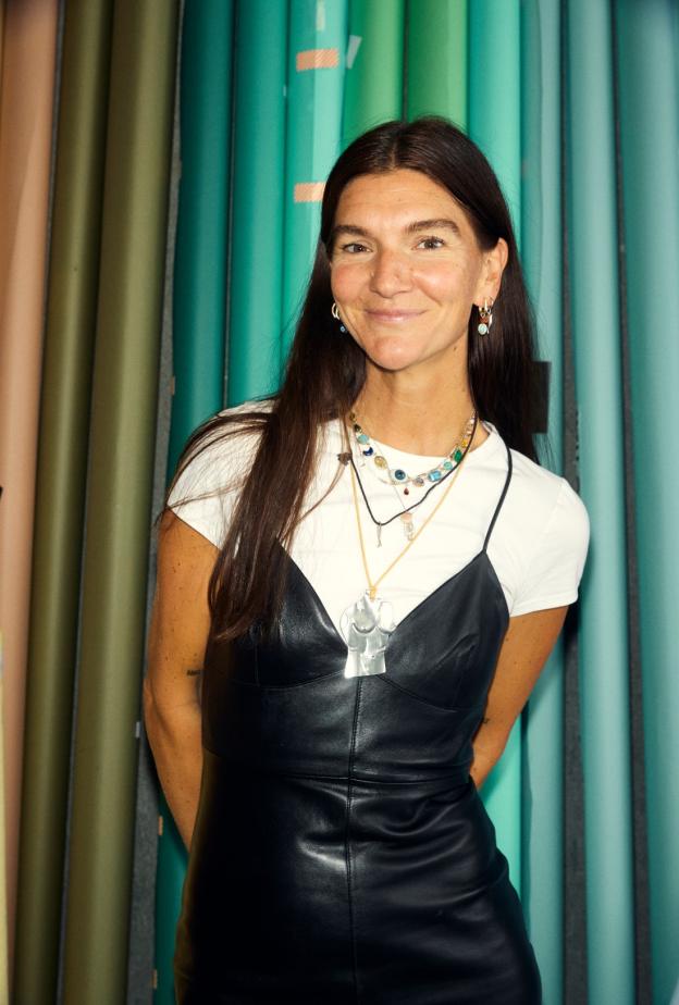 لوسي آيلين مؤسسة Never Fully Dressed 