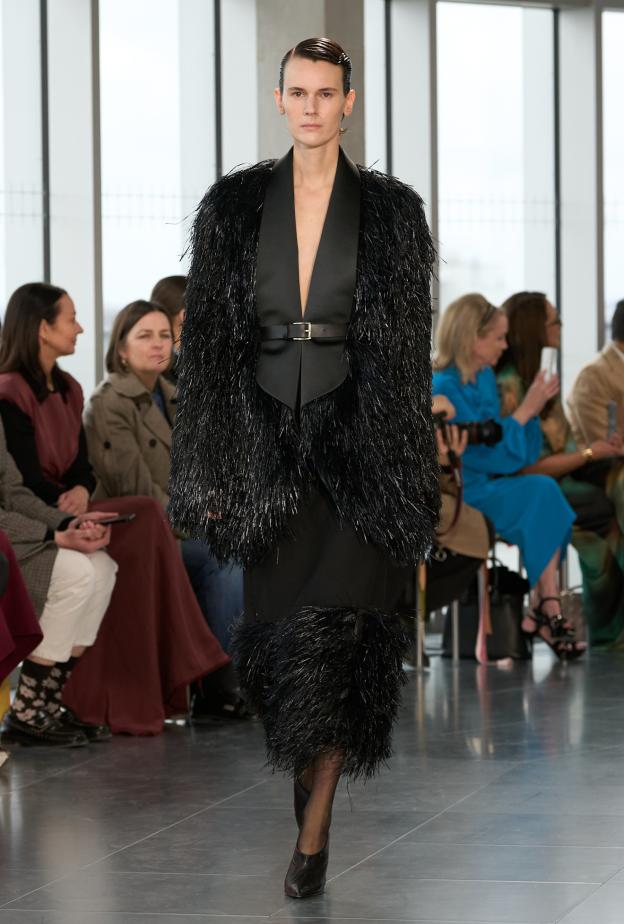 تنورة سوداء من Roksanda 