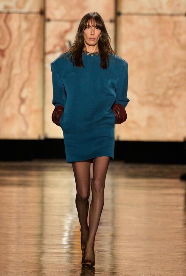 فساتين الثمانينيات تبرز في شتاء 2026