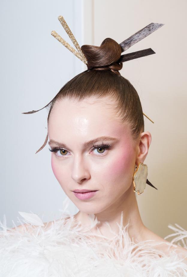 رسمات مكياج استثنائية في اليوم الأول من أسبوع الهوت كوتور لربيع 2026