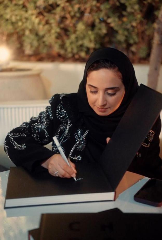 خاص لـ"هي": المصورة السعودية بيان الصادق توثق قصص 32 سيدة خليجية في Chapters