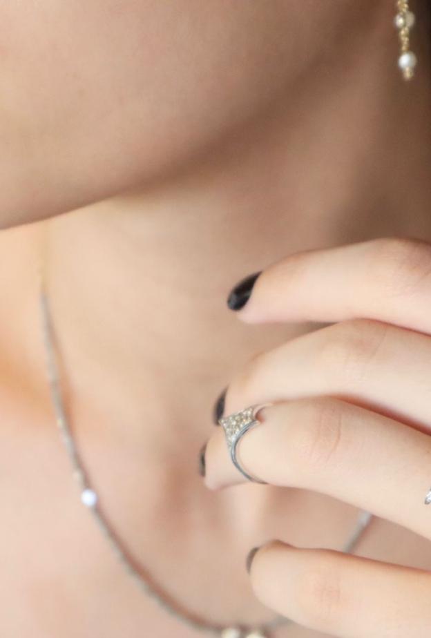 خاص ل"هي" مصممة المجوهرات السعودية ريم السفاف: حيث يُعاد تشكيل الزمن، قطعةً من ذهب