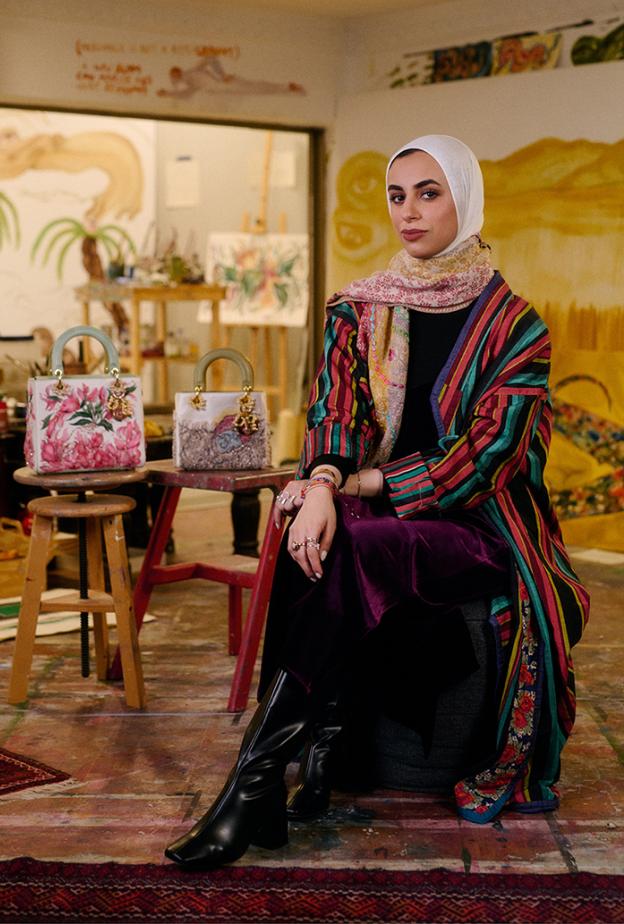 Dior Lady Art... عقد من الإبداع المتجدد واليمامة راشد تمنح الأيقونة صدى الكويت