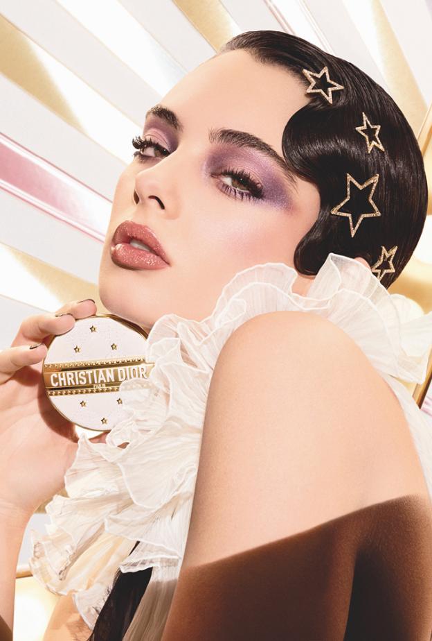 إصدارات المكياج الجديدة تمنحك إشراقة احتفالية مع بداية العام