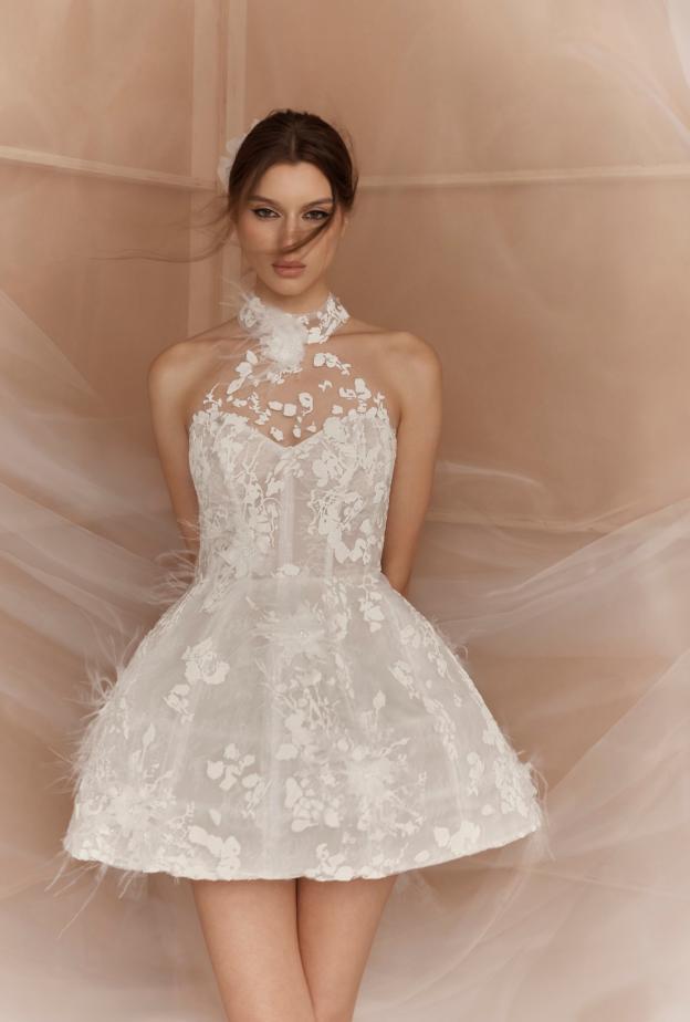 إطلالات العروس في حفل وداع العزوبية: حرية الاختيار وروح الاحتفال