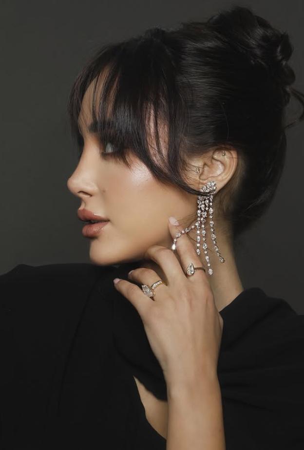 تسريحات الكعكة مع الغرة الطويلة بأساليب أنيقة من بسمة بوسيل