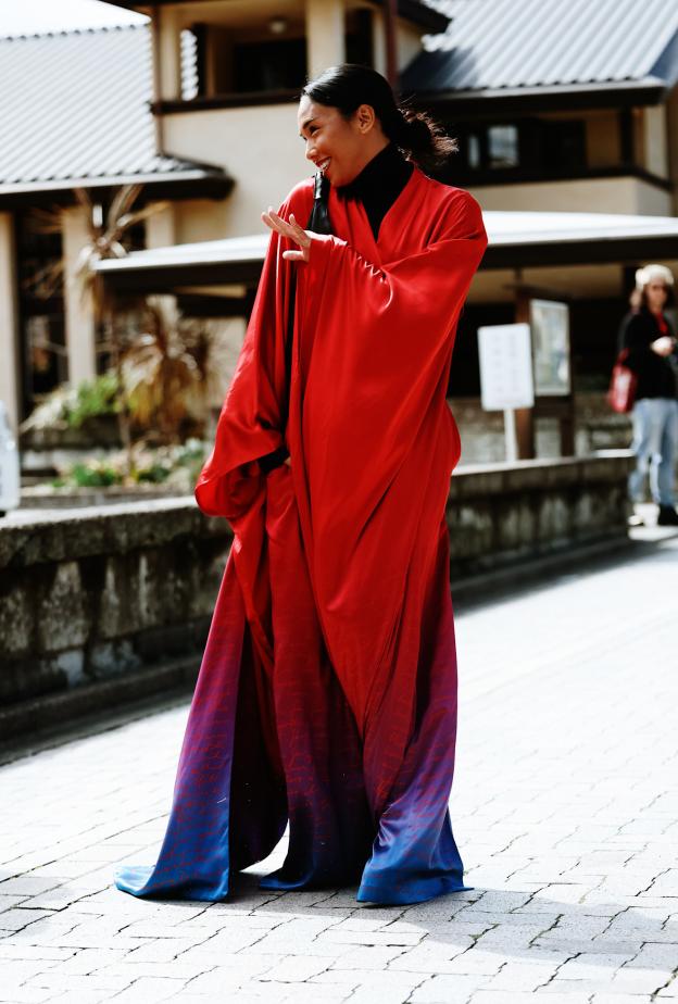 إطلالة أنيقة من شوارع طوكيو