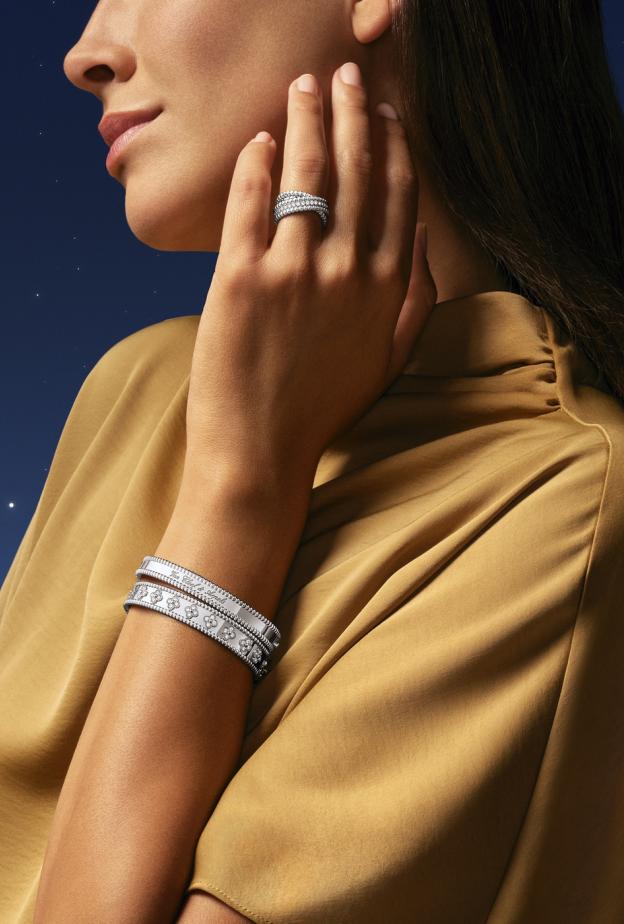 احتفاء دار Van Cleef & Arpels بشهر رمضان من خلال مجموعة Perlée وتعاون فني مع خال