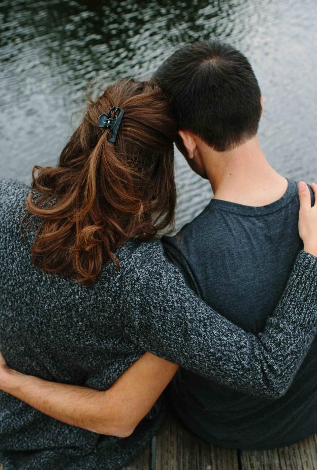 اعرفي الفرق بين الحب والتعلق العاطفي واحمي قلبك