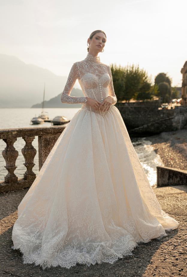 الكورسيه والدانتيل من ريكا سبوزا