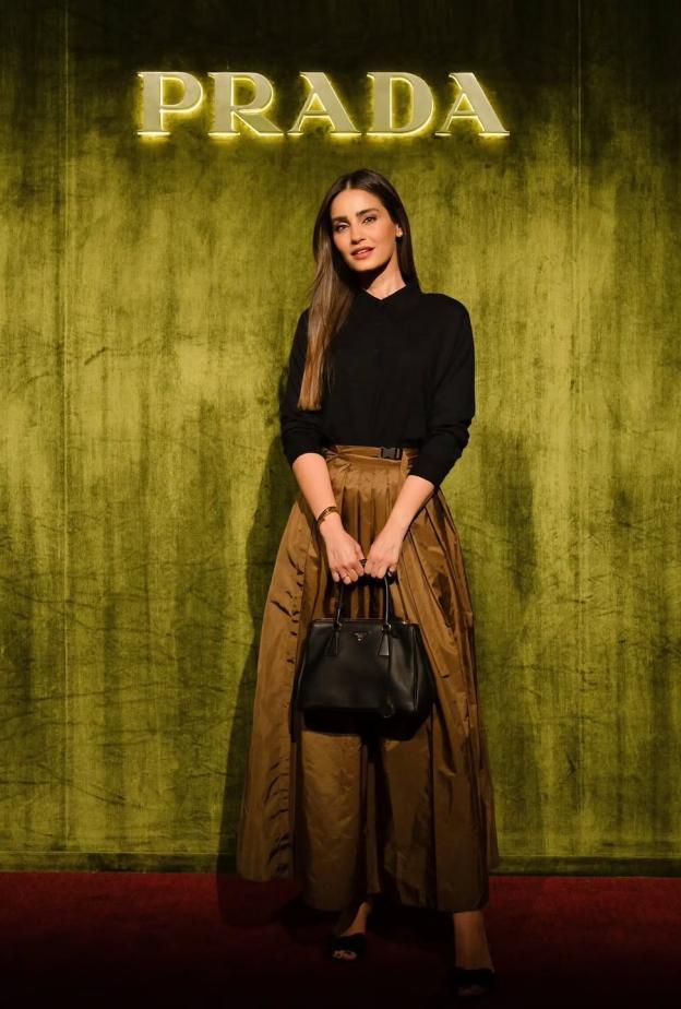 إطلالات رمضان 2026: تنسيقات التنورة والبدلة بأسلوب النجمات بعيدًا عن القفطان